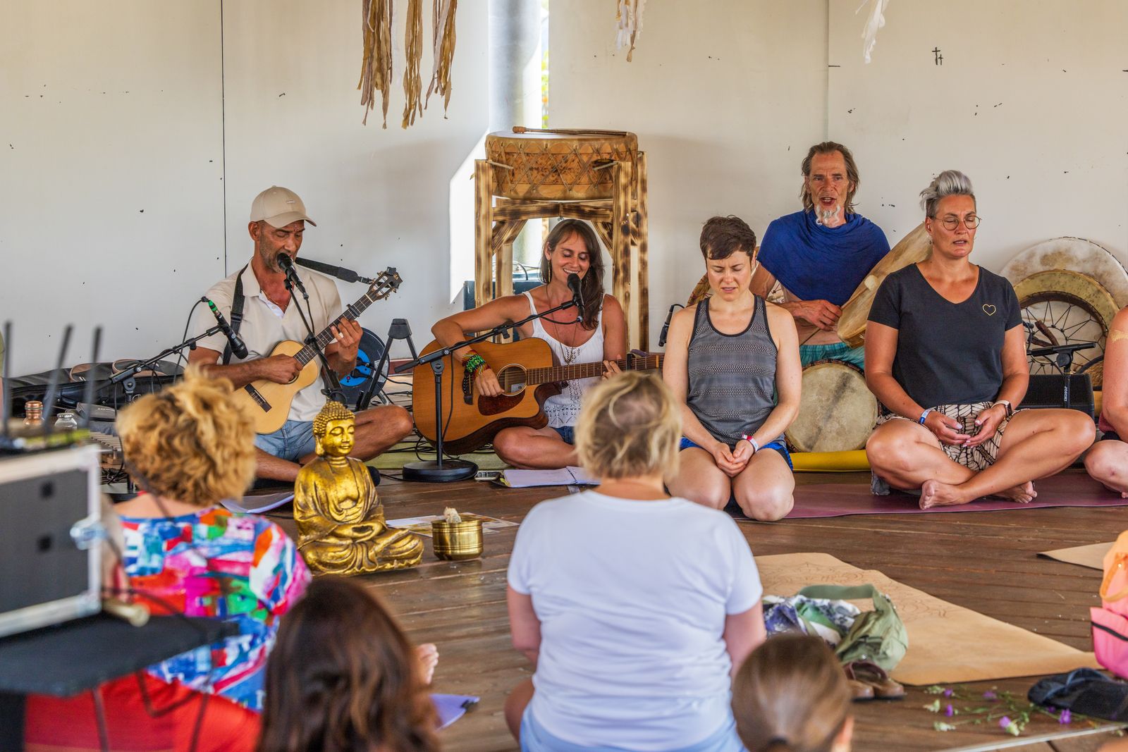 Musik und Meditation im Kreis